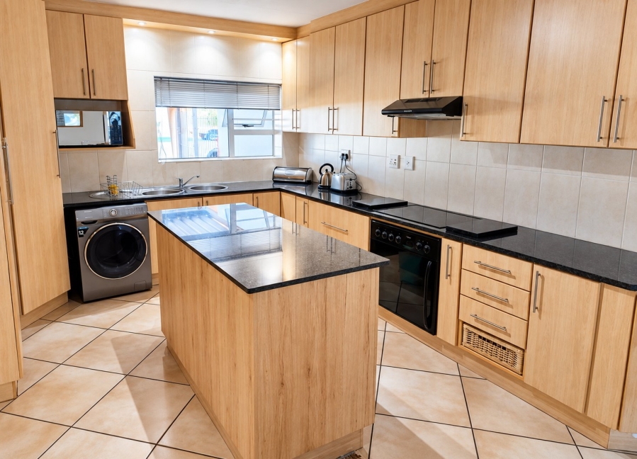 3 Bedroom Property for Sale in Kabega Park Eastern Cape